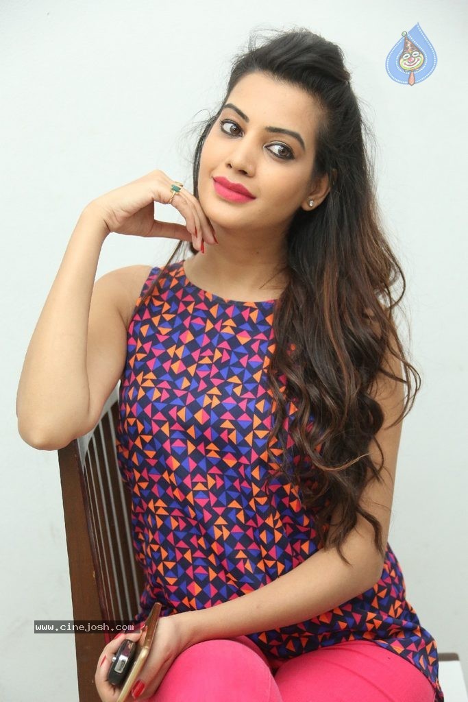 Deeksha Panth Gallery - 72 / 116 photos