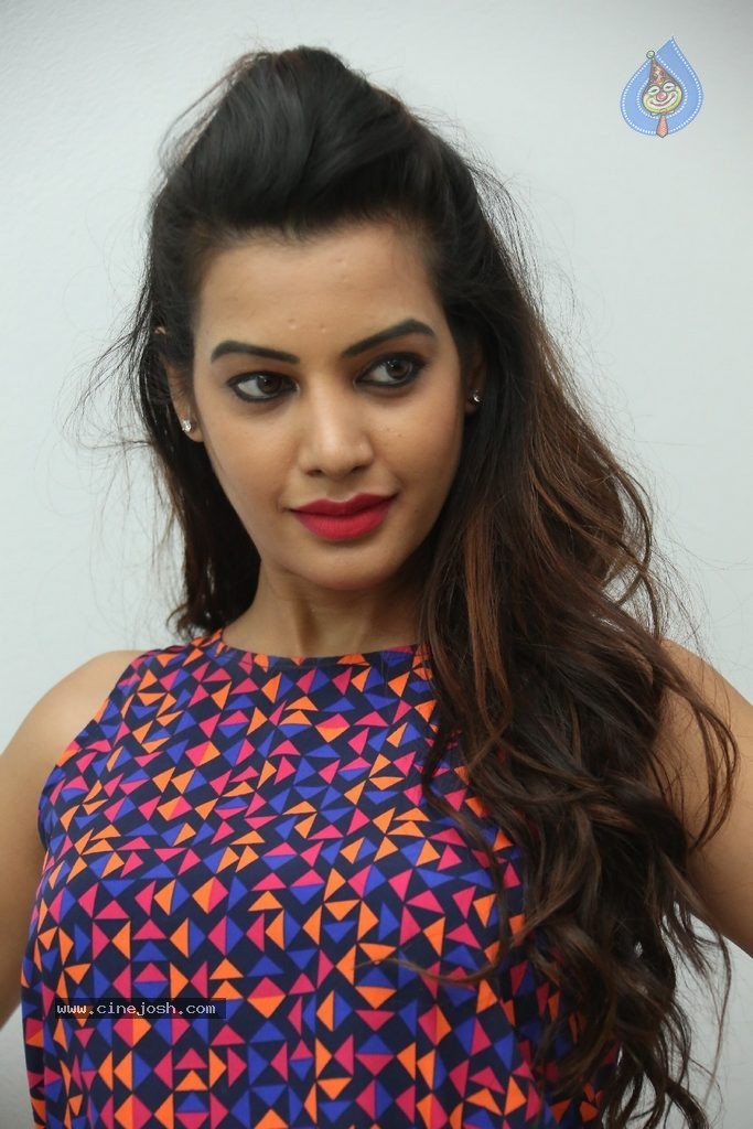 Deeksha Panth Gallery - 89 / 116 photos