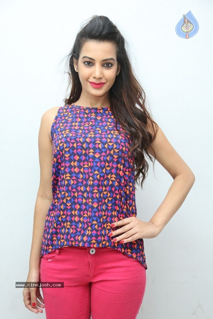 Deeksha Panth Gallery - 106 / 116 photos