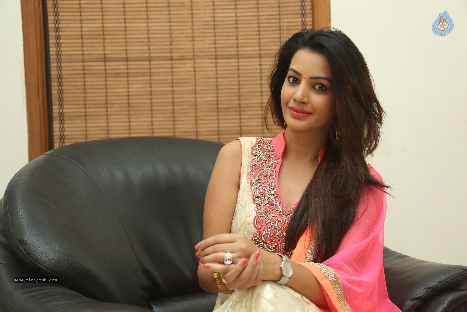 Deeksha Panth Gallery - 20 / 85 photos