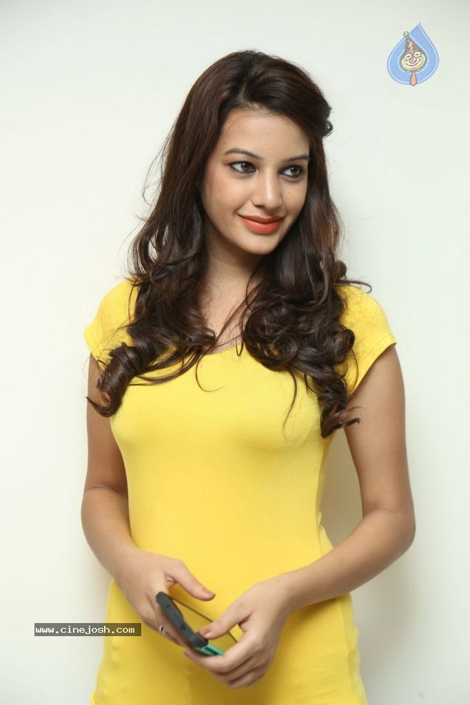 Deeksha Panth Stills - 28 / 41 photos