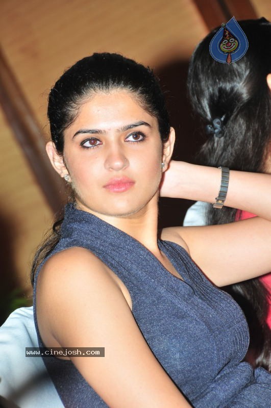 Deeksha Seth Gallery - 29 / 44 photos