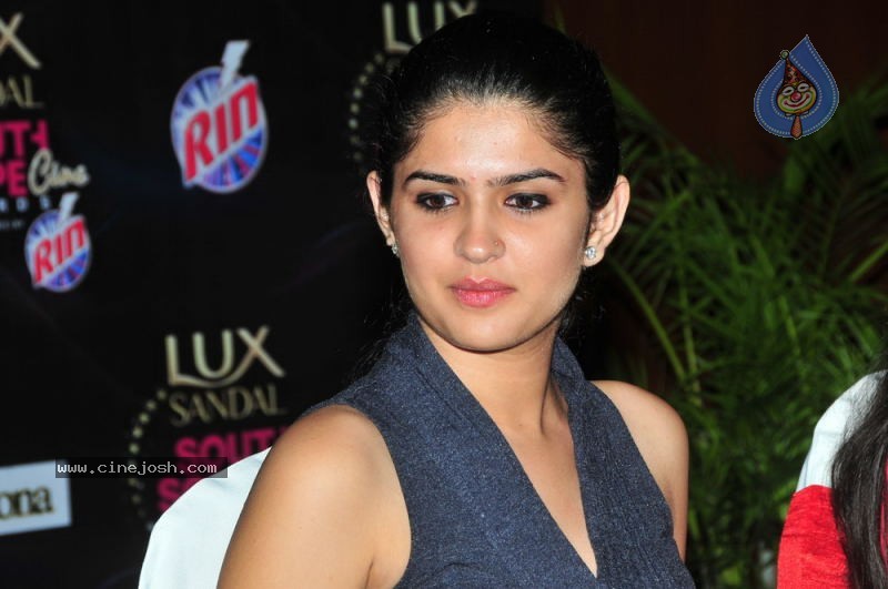 Deeksha Seth Gallery - 35 / 44 photos