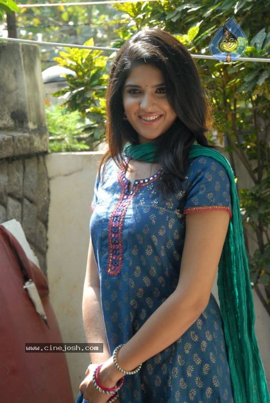 Deeksha Seth Latest Gallery - 32 / 73 photos