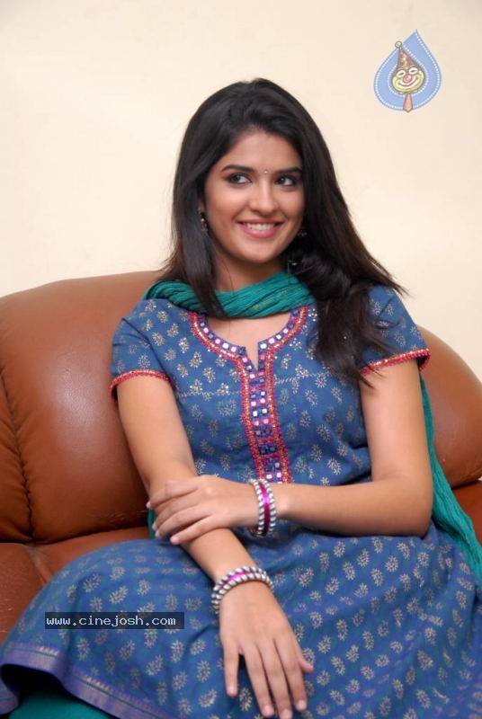 Deeksha Seth Latest Gallery - 34 / 73 photos