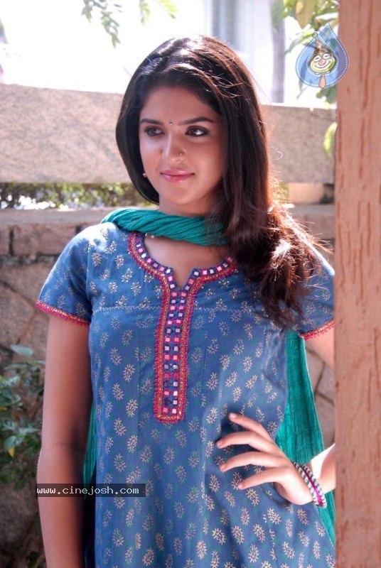 Deeksha Seth Latest Gallery - 56 / 73 photos