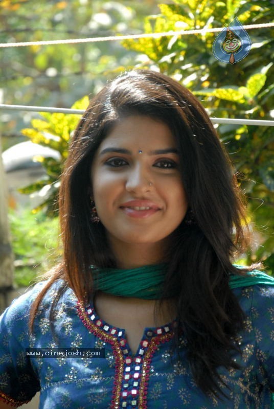 Deeksha Seth Latest Gallery - 60 / 73 photos