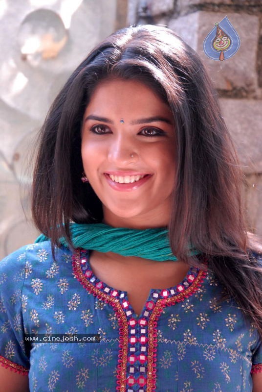 Deeksha Seth Latest Gallery - 61 / 73 photos