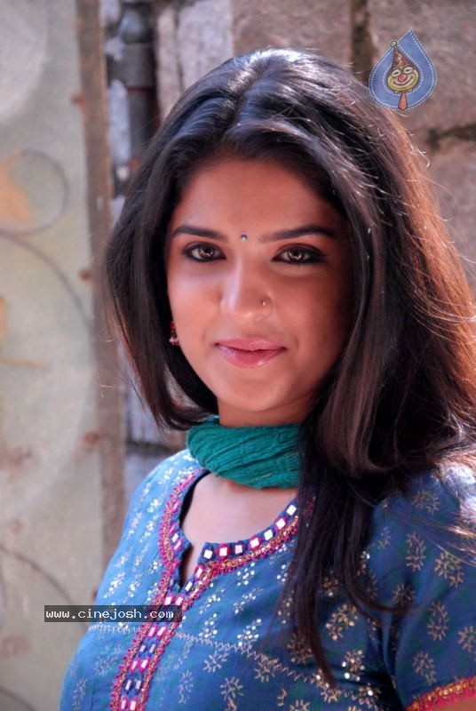 Deeksha Seth Latest Gallery - 72 / 73 photos