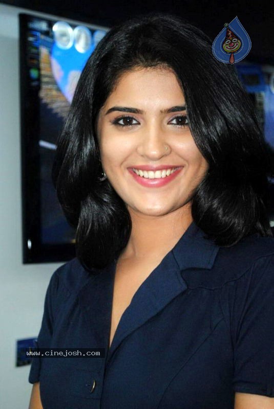 Deeksha Seth Latest Photos - 16 / 35 photos