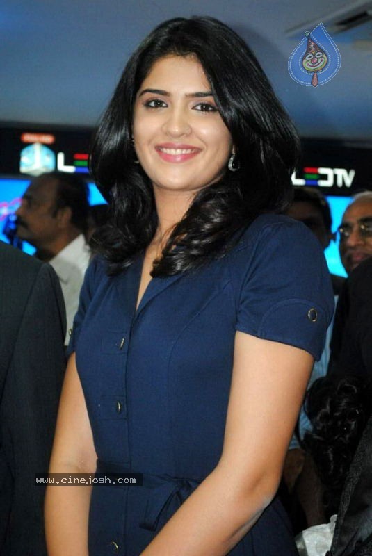 Deeksha Seth Latest Photos - 23 / 35 photos