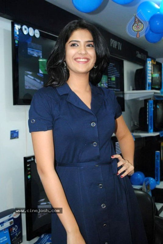 Deeksha Seth Latest Photos - 26 / 35 photos