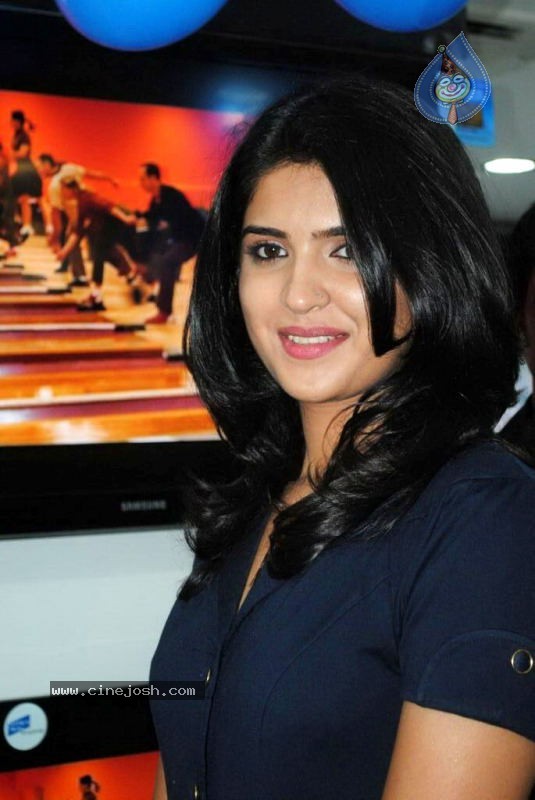 Deeksha Seth Latest Photos - 29 / 35 photos