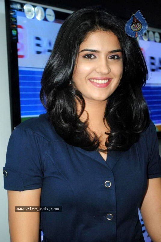 Deeksha Seth Latest Photos - 31 / 35 photos