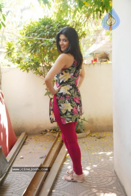 Deeksha Seth New Gallery - 59 / 64 photos