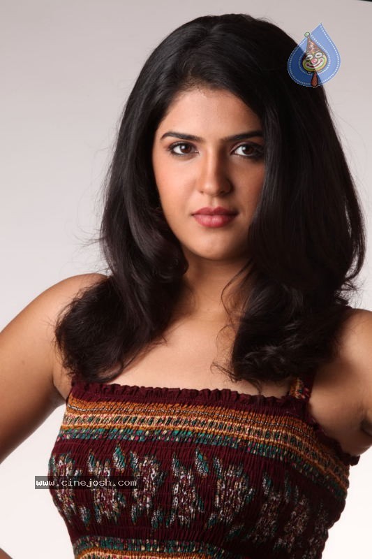 Deeksha Seth New Photos - 29 / 46 photos