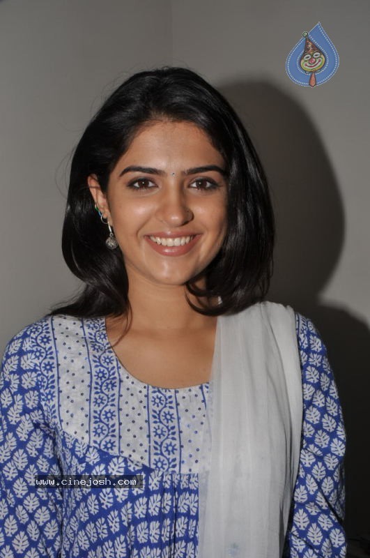 Deeksha Seth Stills - 22 / 46 photos