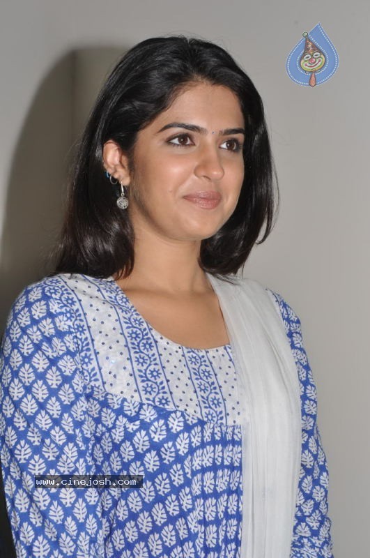 Deeksha Seth Stills - 32 / 46 photos