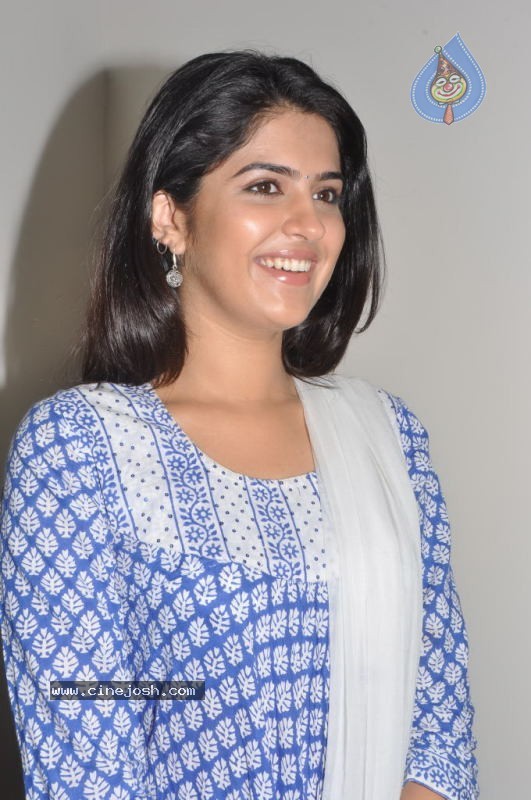 Deeksha Seth Stills - 38 / 46 photos