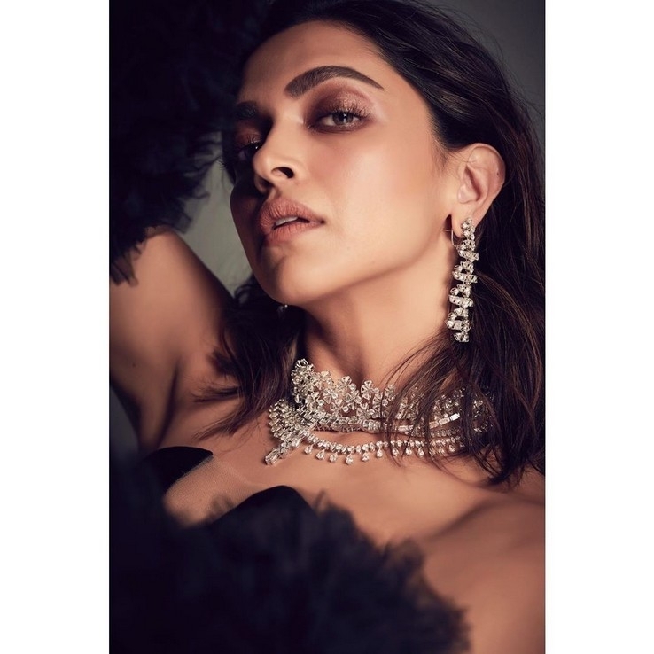 Deepika Padukone Stills - 14 / 16 photos