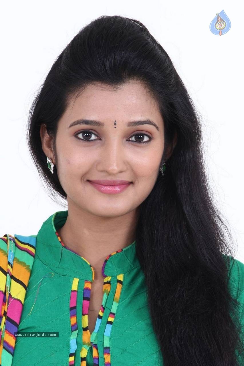 Deepthi Shetty Stills - 22 / 31 photos