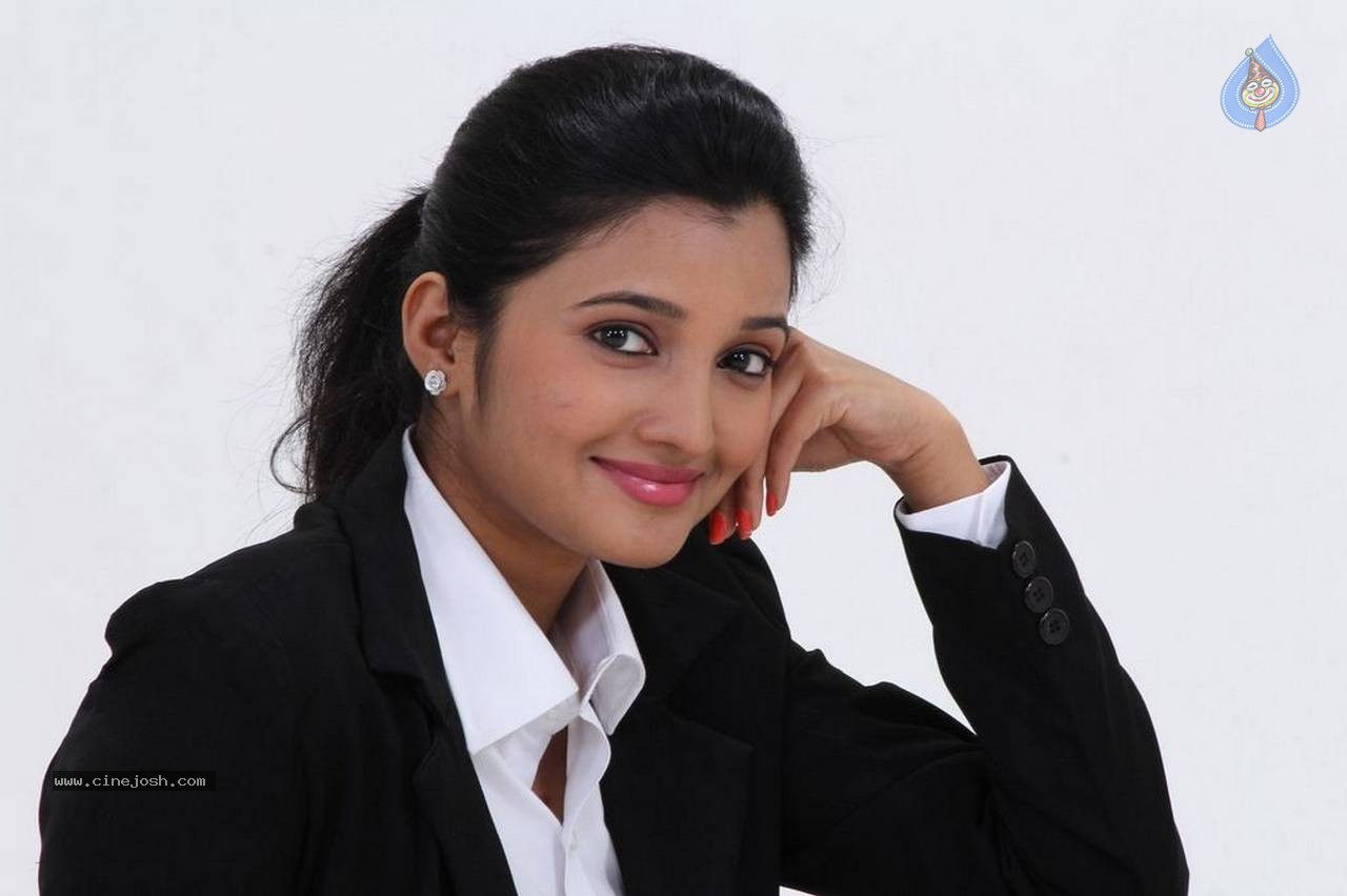 Deepthi Shetty Stills - 26 / 31 photos