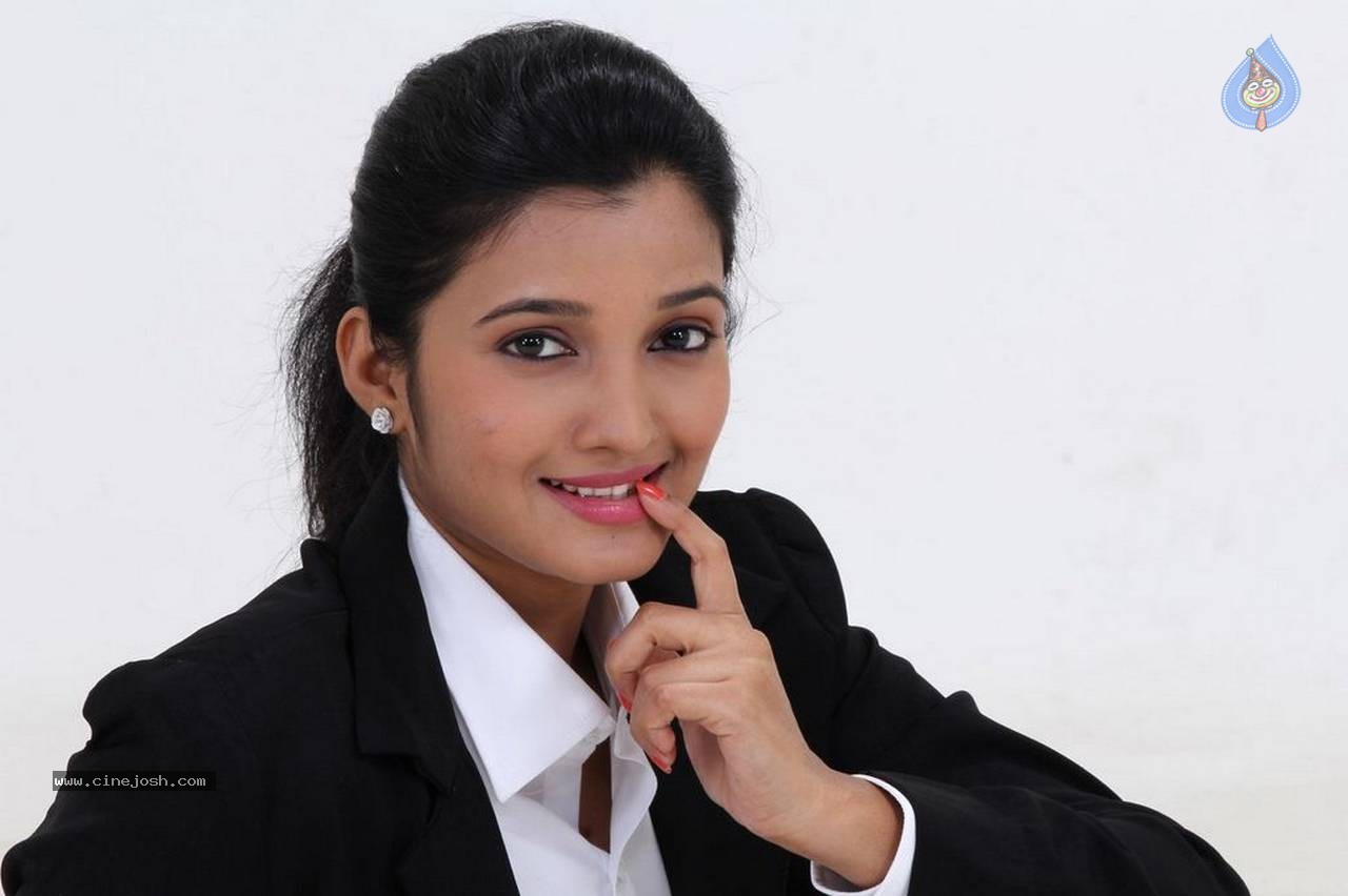 Deepthi Shetty Stills - 27 / 31 photos