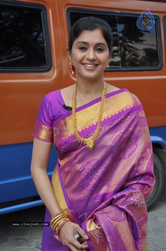 Devayani New Stills - 30 / 59 photos