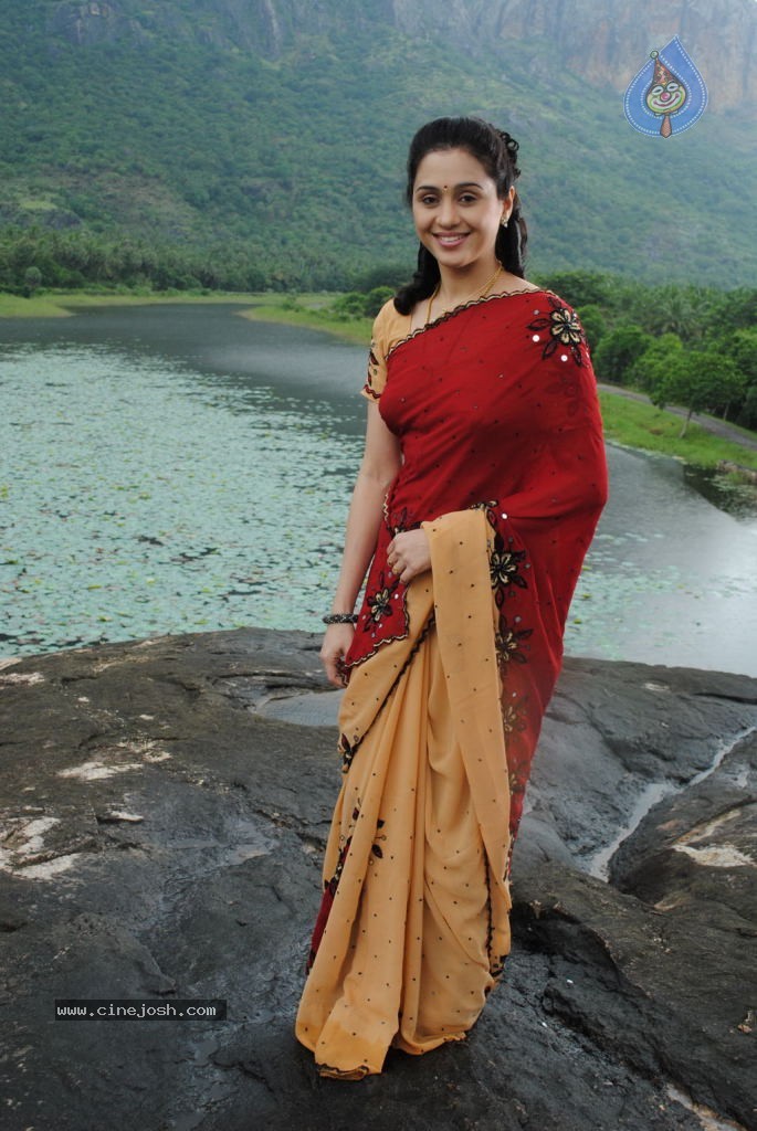 Devayani New Stills - 34 / 59 photos