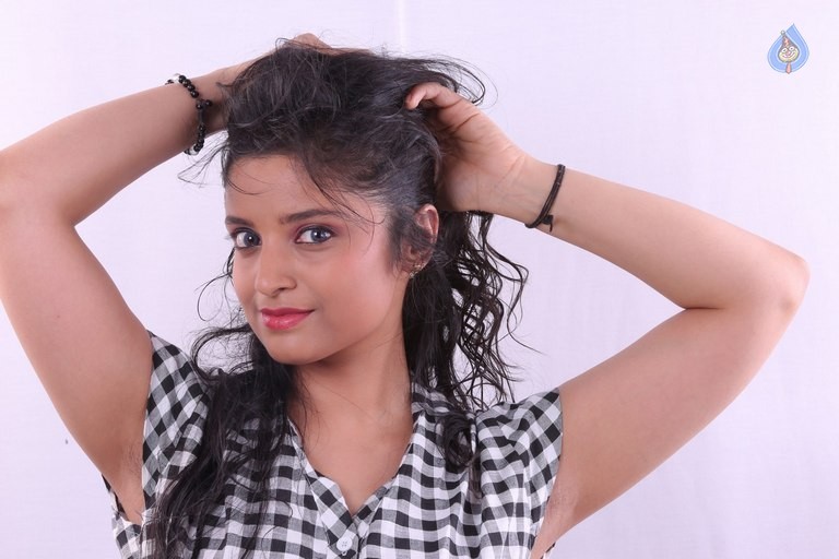 Divya New Photos - 17 / 63 photos