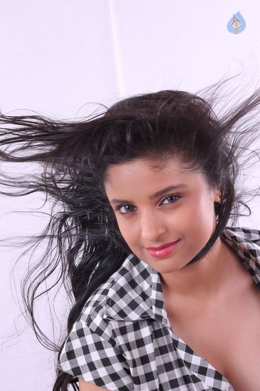 Divya New Photos - 26 / 63 photos