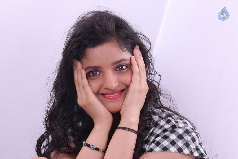 Divya New Photos - 28 / 63 photos