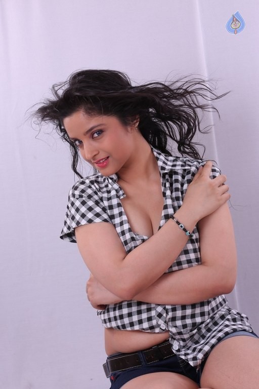 Divya New Photos - 36 / 63 photos