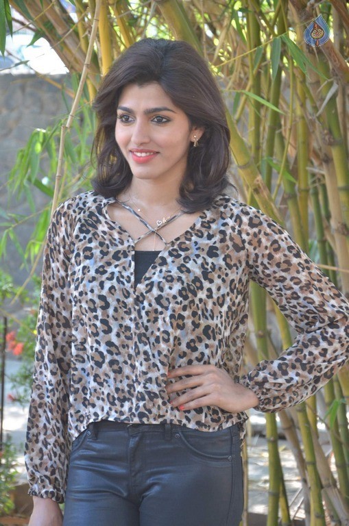 Dhansika Latest Photos - 11 / 21 photos