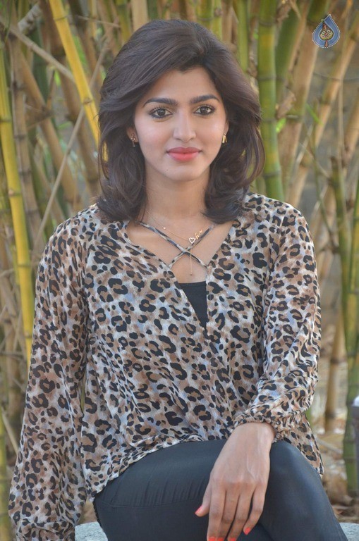 Dhansika Latest Photos - 12 / 21 photos