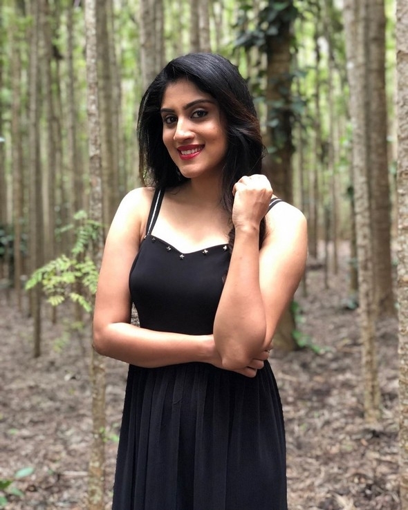 Dhanya Balakrishna Stills - 7 / 13 photos