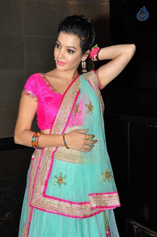 Diksha Panth Images - 13 / 28 photos