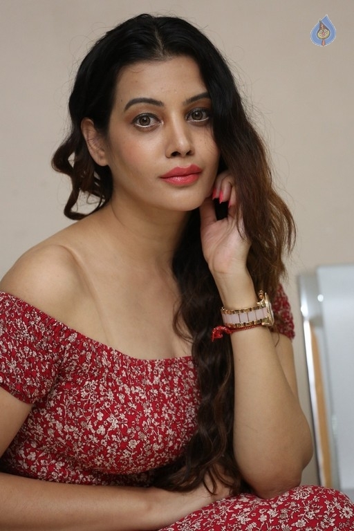 Diksha Panth Stills - 8 / 29 photos