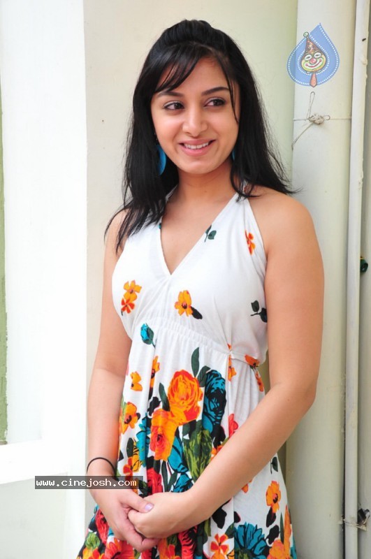 Dipika Parmar New Stills - 5 / 70 photos