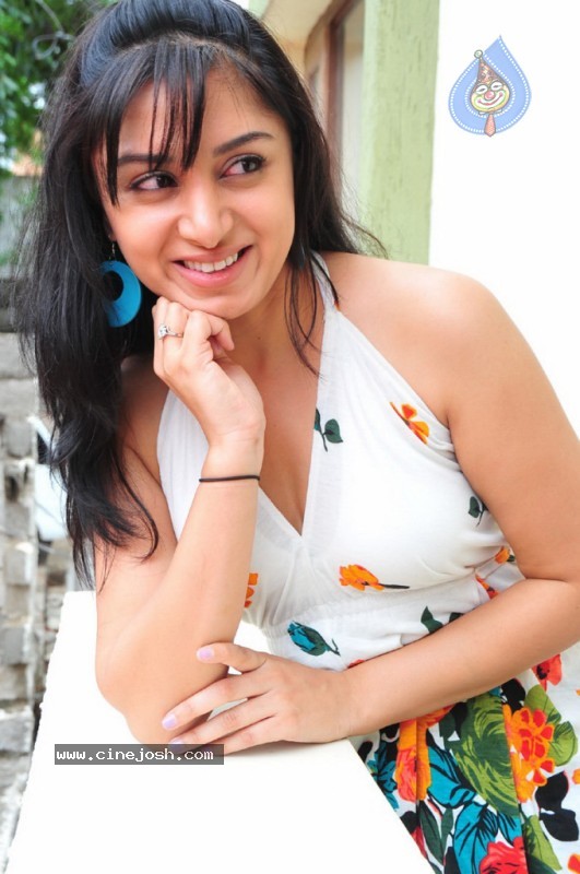 Dipika Parmar New Stills - 39 / 70 photos