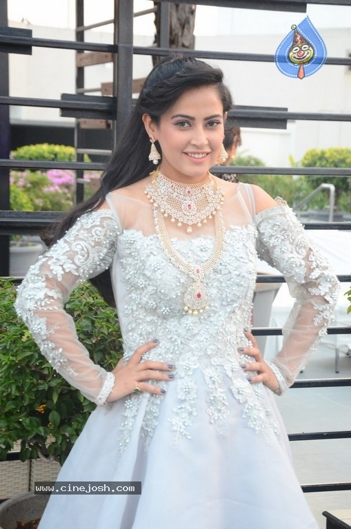 Disha Pandey Images - 10 / 21 photos