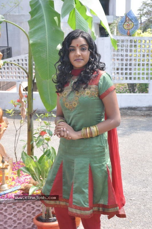 Divya Nagesh Stills - 8 / 54 photos