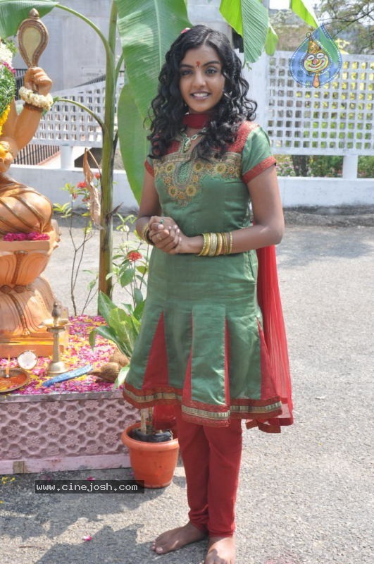 Divya Nagesh Stills - 9 / 54 photos