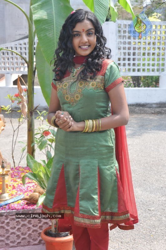 Divya Nagesh Stills - 39 / 54 photos