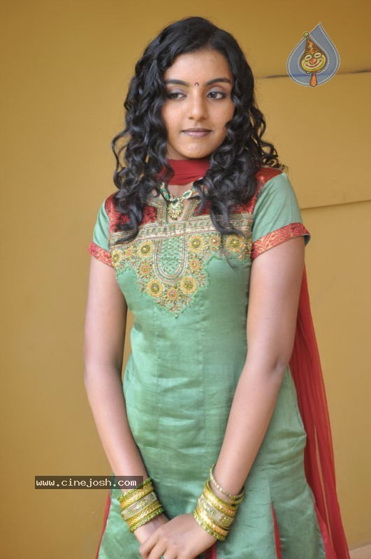 Divya Nagesh Stills - 40 / 54 photos