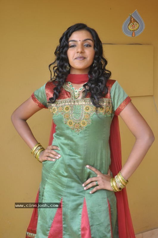 Divya Nagesh Stills - 47 / 54 photos