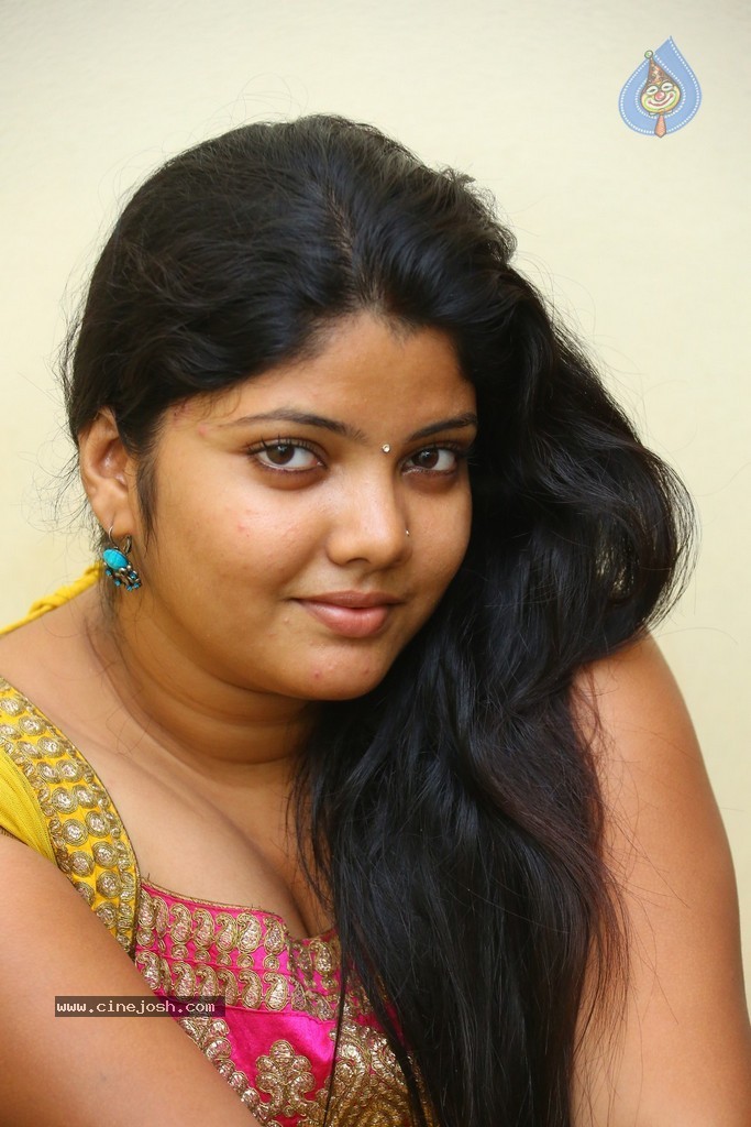 Divya New Gallery - 33 / 75 photos