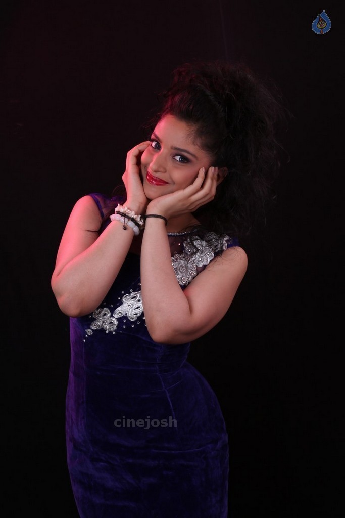 Divya New Gallery - 25 / 52 photos