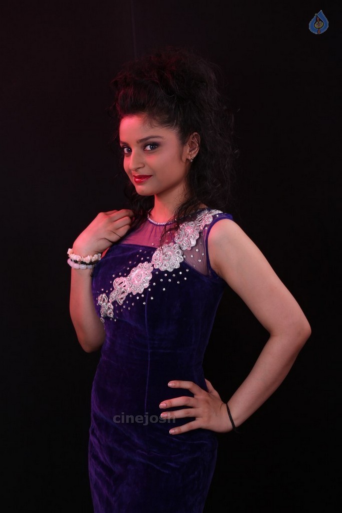 Divya New Gallery - 41 / 52 photos