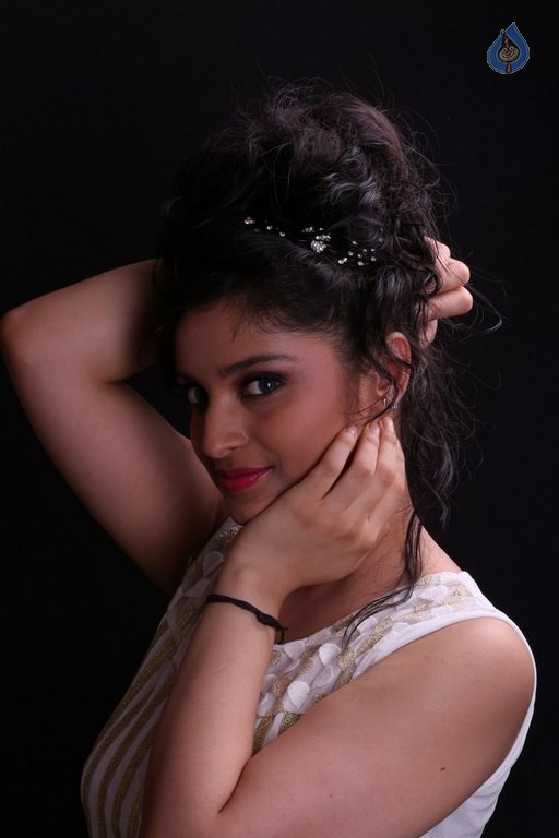 Divya New Photos - 20 / 42 photos